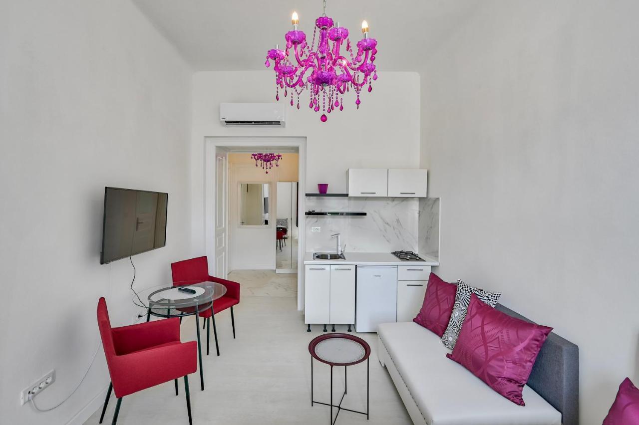 Апартаменты Collins Amethyst Center Пула Экстерьер фото